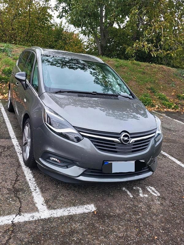 Grau Gebraucht 2018 Opel Zafira Tourer Van / Kleinbus | 14.000 € (Superpreis) - Bild 1/4