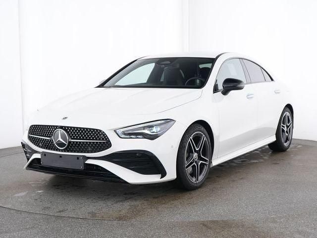 Weiß Gebraucht 2025 Mercedes CLA200 Limousine | 34.989 € (Guter Preis) - Bild 1/4