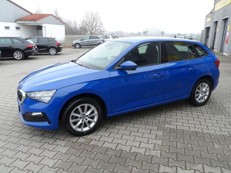 Gebraucht Skoda Scala Ambition 150 PS (110 kW) 2021 Blau Kleinwagen