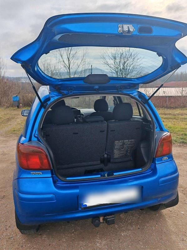 Blau Gebraucht 2003 Toyota Yaris Kleinwagen | 1.800 € (Fairer Preis) - Bild 1/4