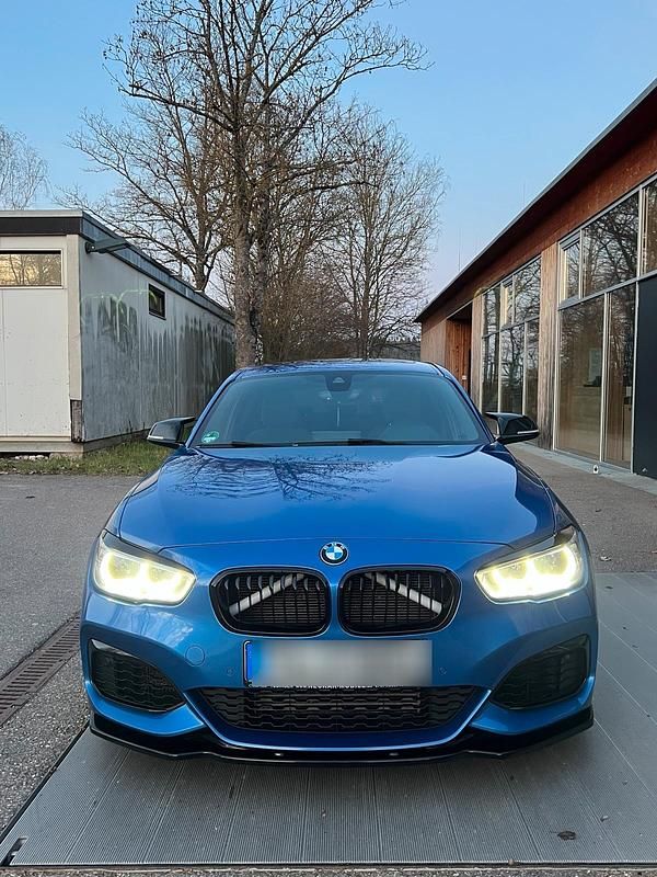 Blau Gebraucht 2015 BMW 135 Kleinwagen | 25.250 € (Teuer) - Bild 1/4