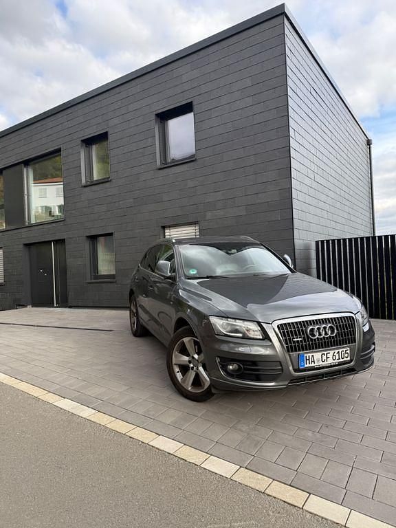 Grau Gebraucht 2010 Audi Q5 Basis SUV | 11.200 € (Fairer Preis) - Bild 1/4