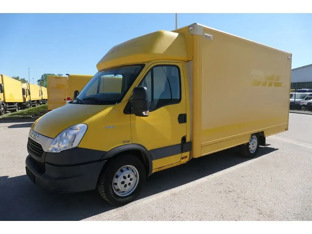 Second-hand Iveco Daily 106 CP (77 kW) 2013 Galben Van
