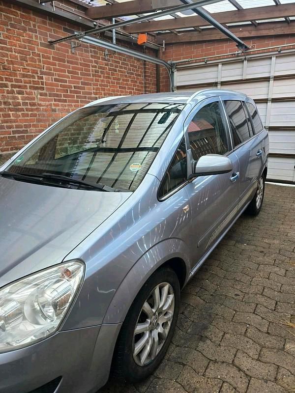 Gebraucht Opel Zafira 115 PS (84 kW) 2009 Silber Van / Kleinbus