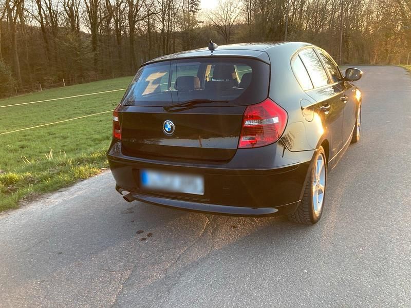 Gebraucht BMW 118 Sport Line 143 PS (105 kW) 2010 Schwarz Kleinwagen