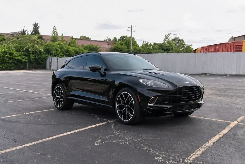 Gebraucht Aston Martin DBX 551 PS (405 kW) 2021 Schwarz SUV
