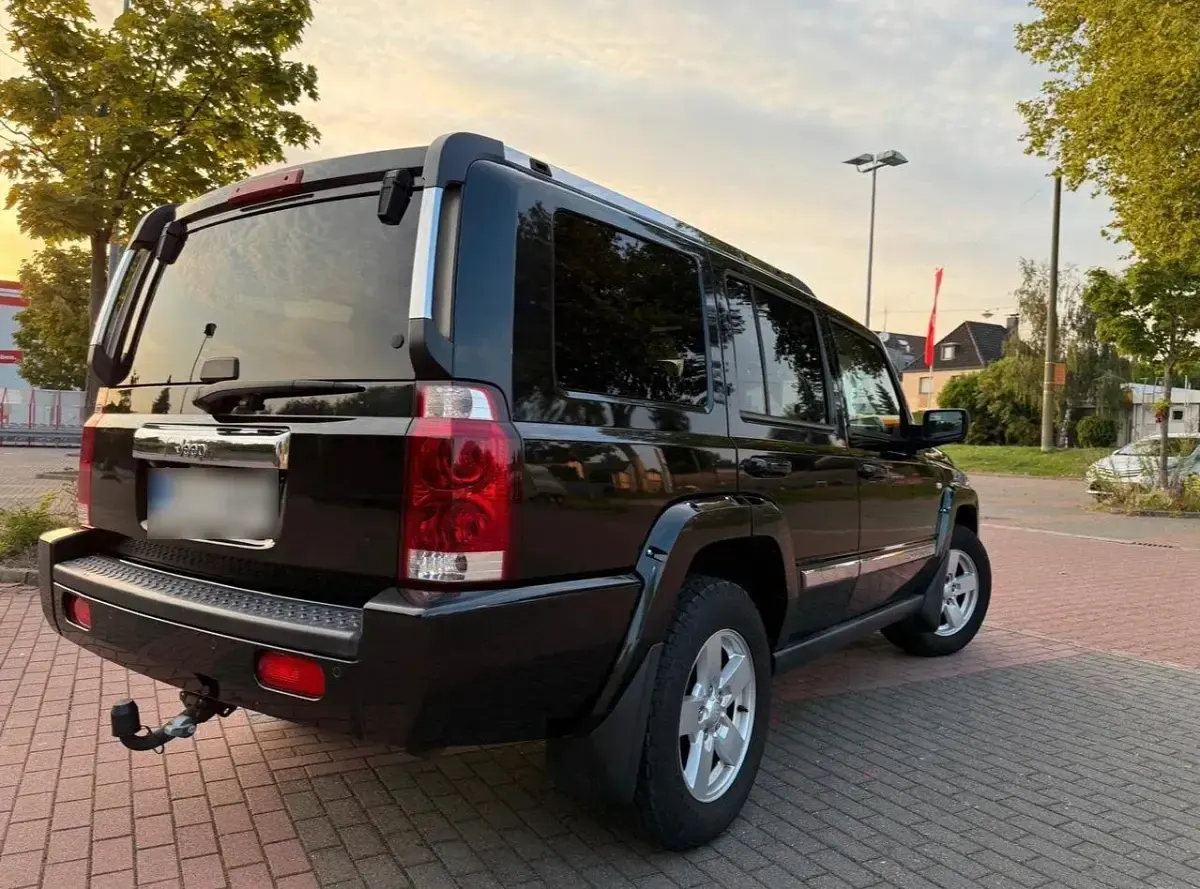 Second-hand Jeep Commander 217 CP (159 kW) 2007 Negru SUV