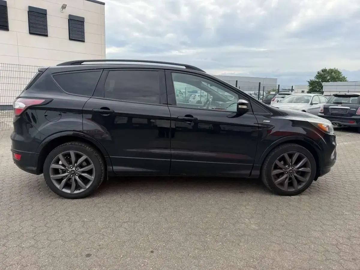 Gebraucht Ford Kuga ST-Line 150 PS (110 kW) 2017 Shadow black SUV