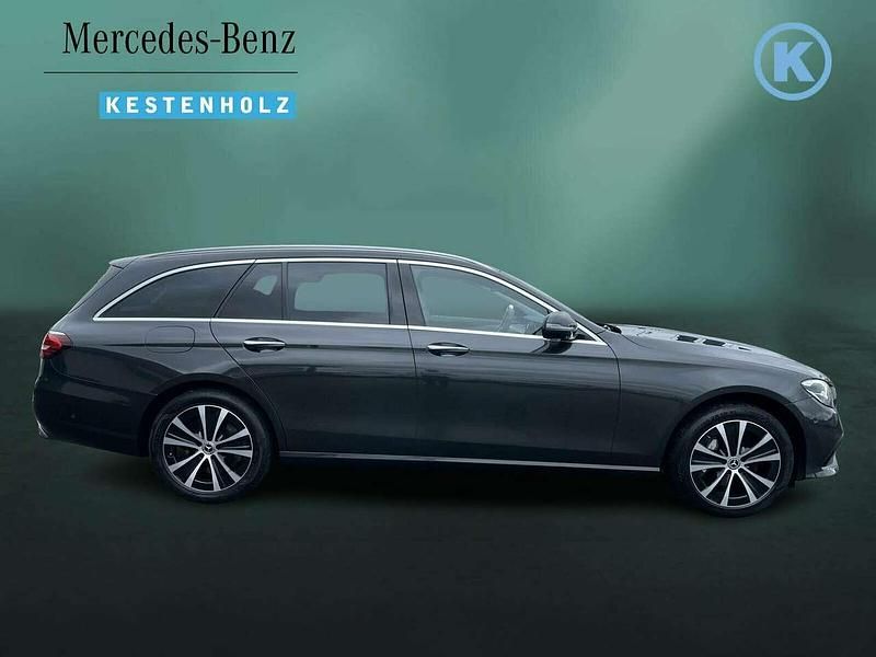 Gebraucht Mercedes E300 Avantgarde 306 PS (225 kW) 2022 Graphitgrau Kombi
