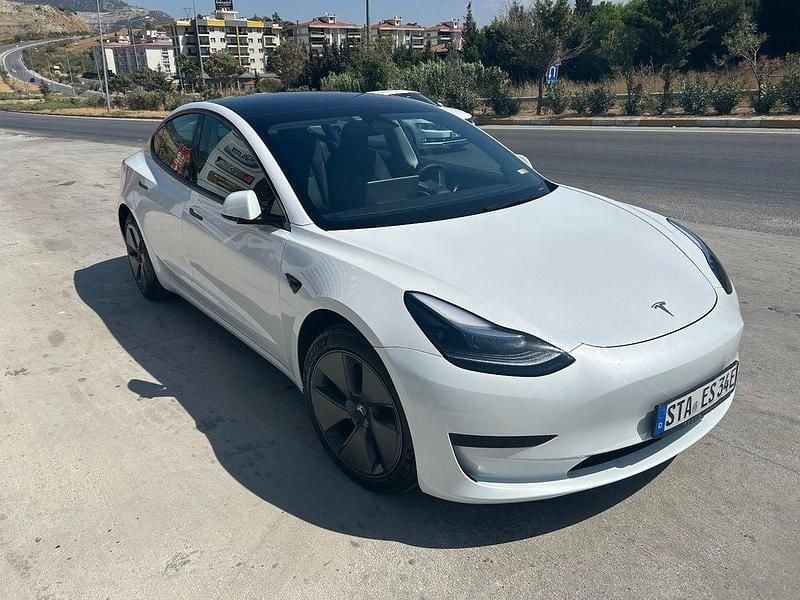 Weiß Gebraucht 2022 Tesla Model 3 RWD Limousine | 22.990 € (Superpreis) - Bild 1/4