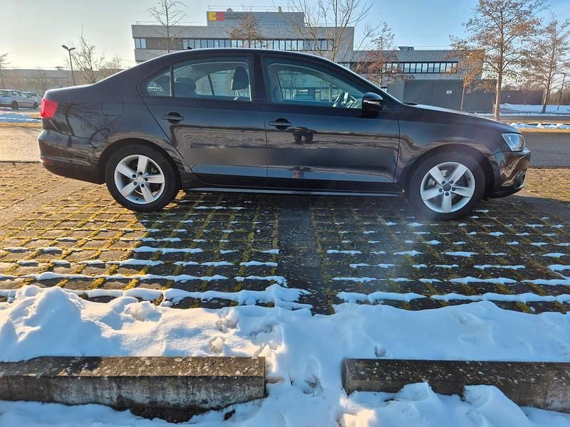 Gebraucht VW Jetta Comfortline 105 PS (77 kW) 2011 Schwarz Limousine