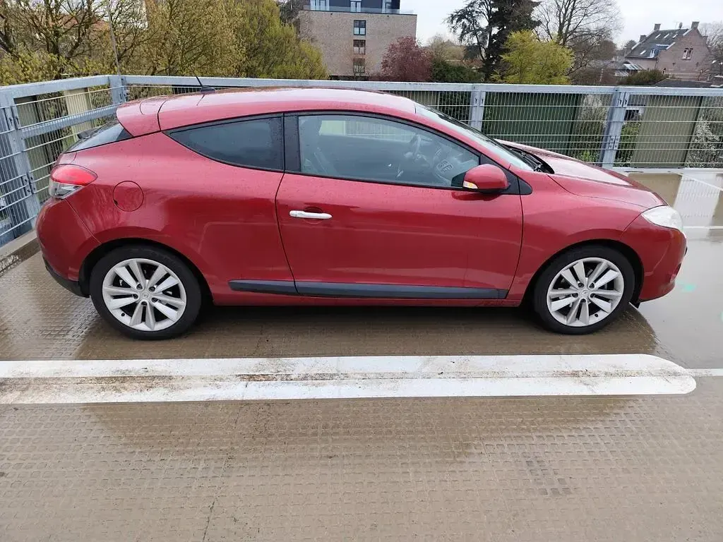 Gebraucht Renault Mégane Coupé Luxe 140 PS (102 kW) 2010 Rot Coupé