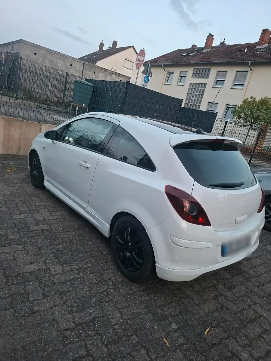 Gebraucht Opel Corsa Edition 90 PS (66 kW) 2009 Weiß Kleinwagen