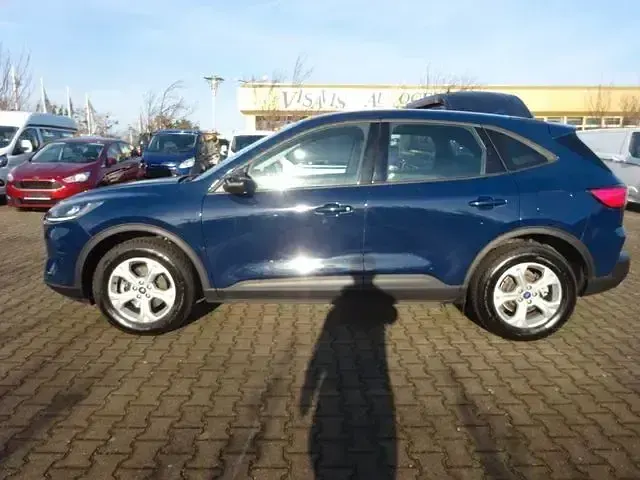 Usado Ford Kuga Cool & Connect 120 HP (88 kW) 2021 Azul SUV