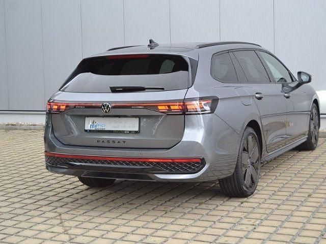 Neu VW Passat R-line 193 PS (141 kW) 2025 Diabasgrau metallic / grenadi Kombi