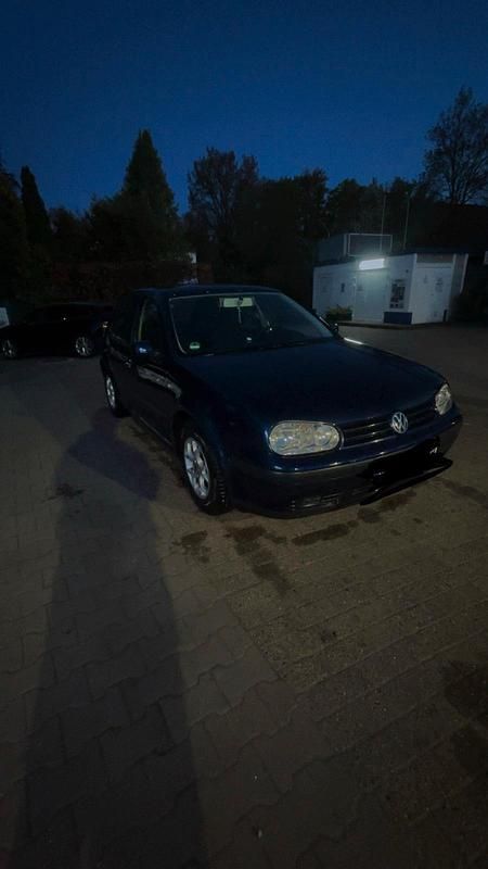 Second-hand VW Golf IV 75 CP (55 kW) 2000 Albastru Berlinǎ