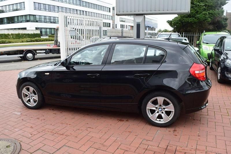 Gebraucht BMW 120 177 PS (130 kW) 2011 Schwarz Kleinwagen