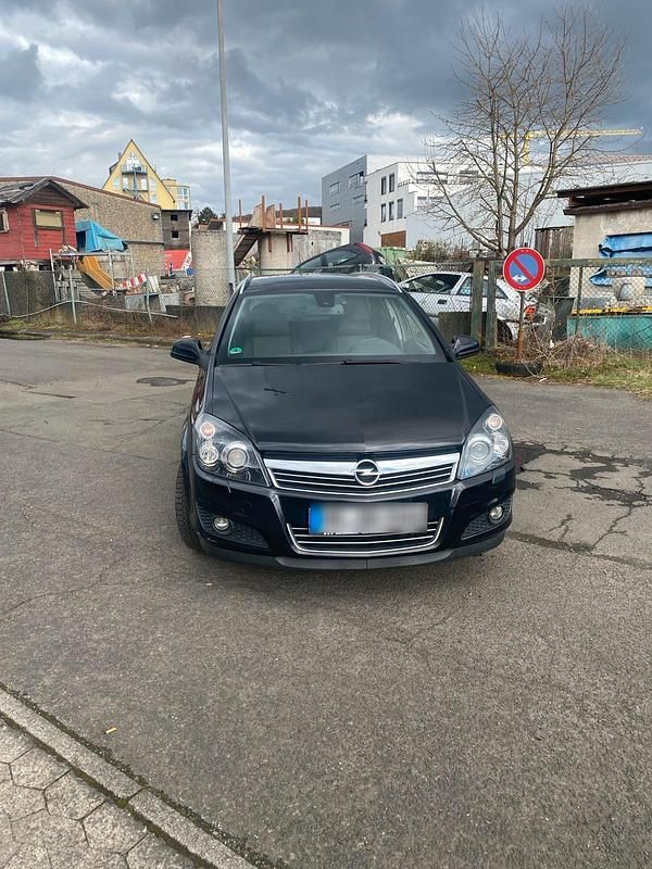 Gebraucht Opel Astra 116 PS (85 kW) 2010 Schwarz Kombi