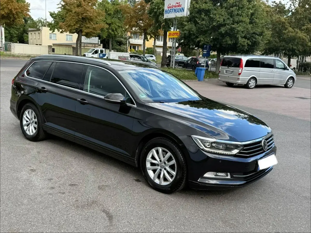 Gebraucht VW Passat Comfortline 150 PS (110 kW) 2018 Schwarz Kombi