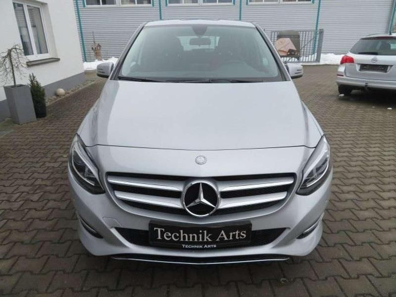 Gebraucht Mercedes B180 122 PS (89 kW) 2016 Silber Van / Kleinbus