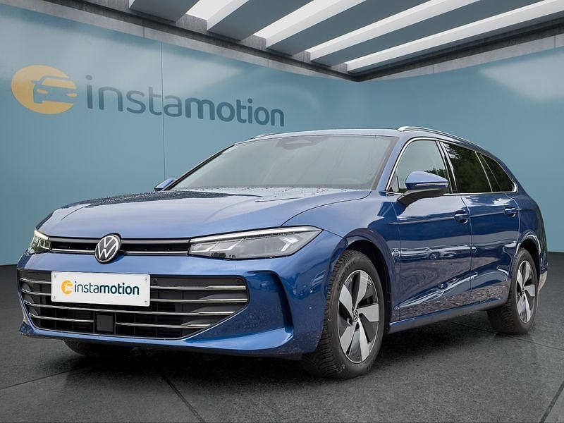 Blau Gebraucht 2024 VW Passat Kombi | 39.699 € (Fairer Preis) - Bild 1/4