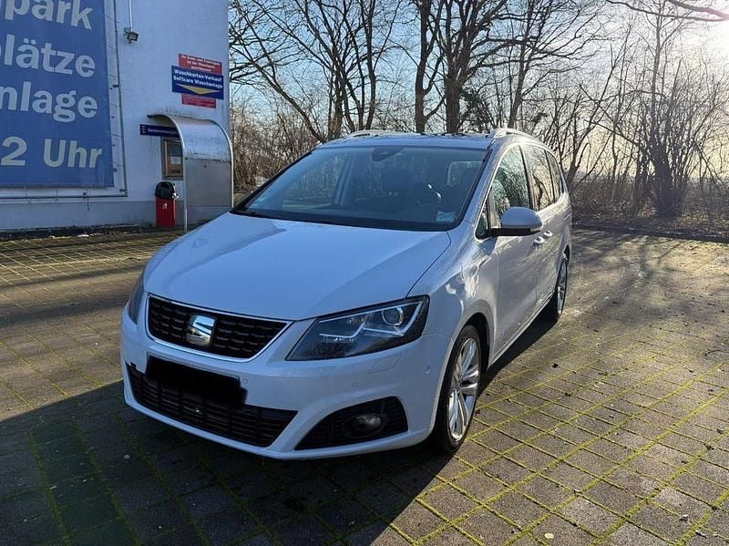 Silber Gebraucht 2020 Seat Alhambra Style Van / Kleinbus | 9.999 € - Bild 1/4