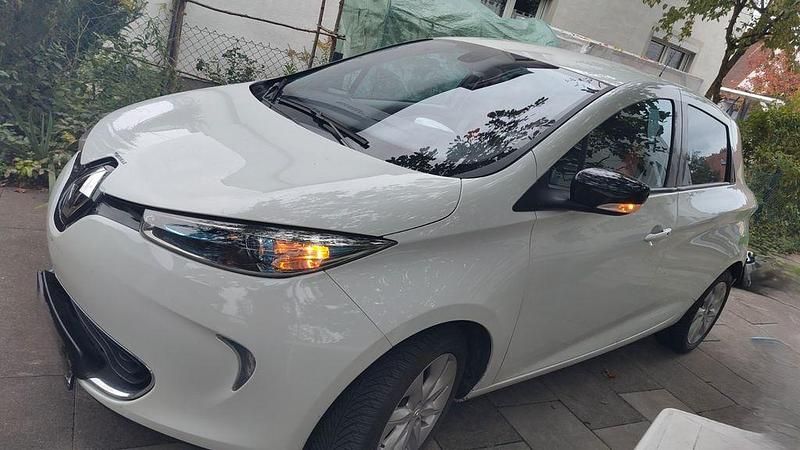 Weiß Gebraucht 2014 Renault Zoe Intens Kleinwagen | 6.200 € (Fairer Preis) - Bild 1/4