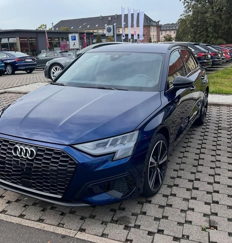 Blau Gebraucht 2022 Audi A3 Limousine | 21.990 € (Fairer Preis) - Bild 1/4