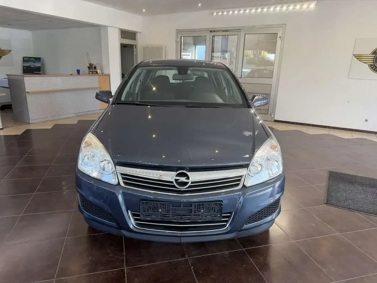 Gebraucht Opel Astra Edition 116 PS (85 kW) 2008 Metro m2 Kleinwagen