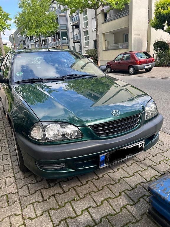 Grün Gebraucht 1998 Toyota Avensis Sol Limousine | 4.500 € (Teuer) - Bild 1/4