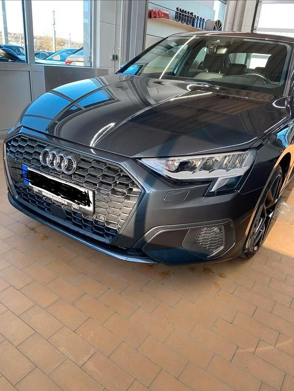 Gebraucht Audi A3 Ambiente 150 PS (110 kW) 2023 Grau Limousine