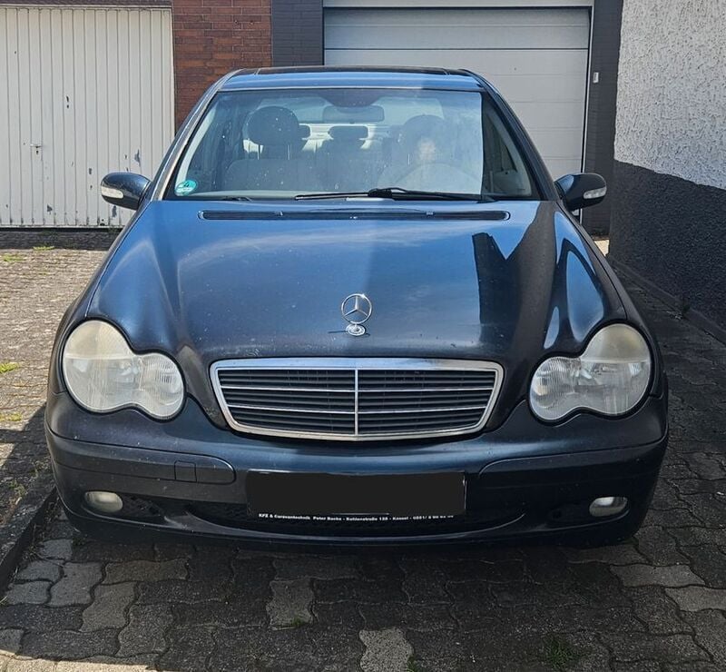 Blau Gebraucht 2002 Mercedes C200 Limousine | 2.200 € (Fairer Preis) - Bild 1/4