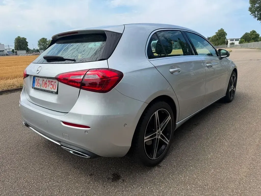 Gebraucht Mercedes A200 Progressive 163 PS (119 kW) 2020 Silber Limousine