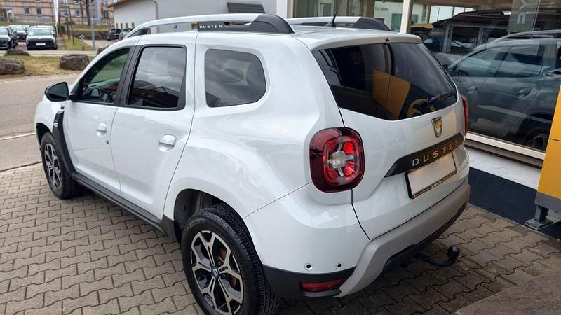 Gebraucht Dacia Duster Celebration 150 PS (110 kW) 2021 Weiß SUV