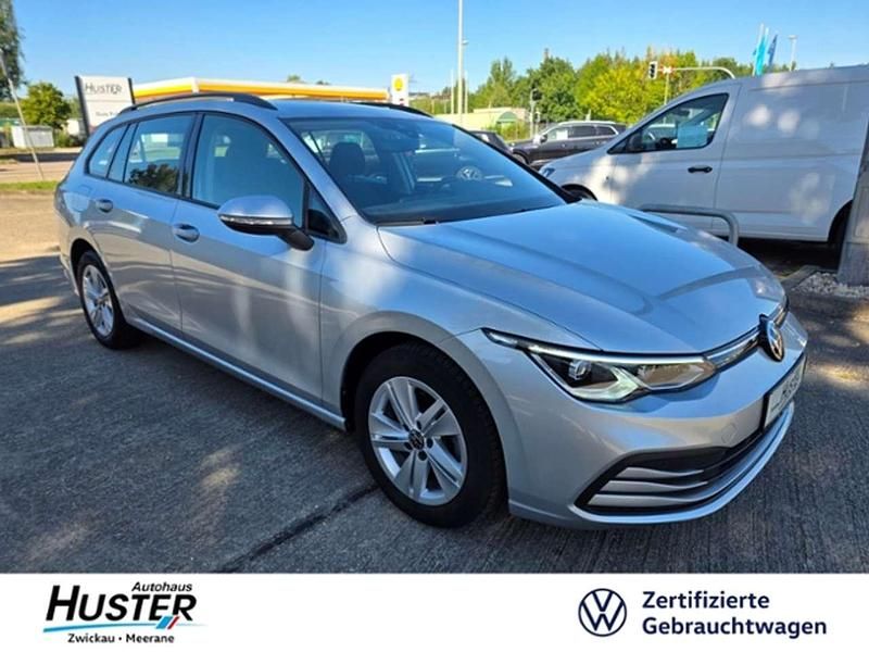 Reflexsilber metallic 6922 Gebraucht 2023 VW Golf VIII Life Kombi | 25.550 € (Fairer Preis) - Bild 1/4