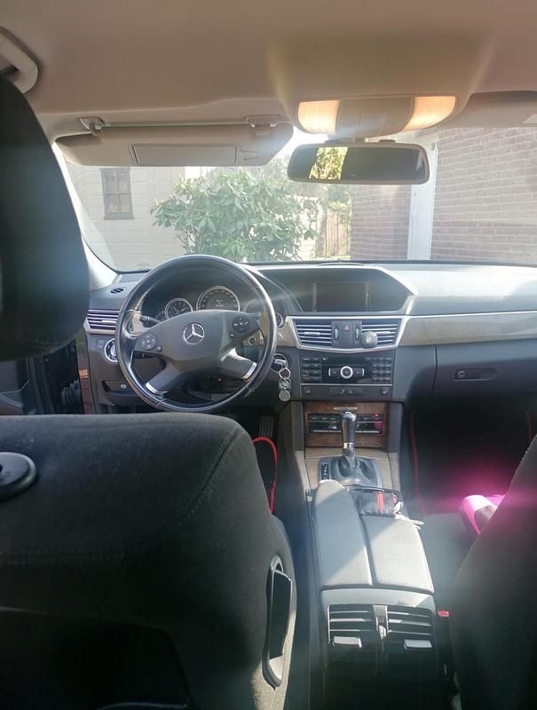 Gebraucht Mercedes E220 170 PS (125 kW) 2011 Schwarz Kombi