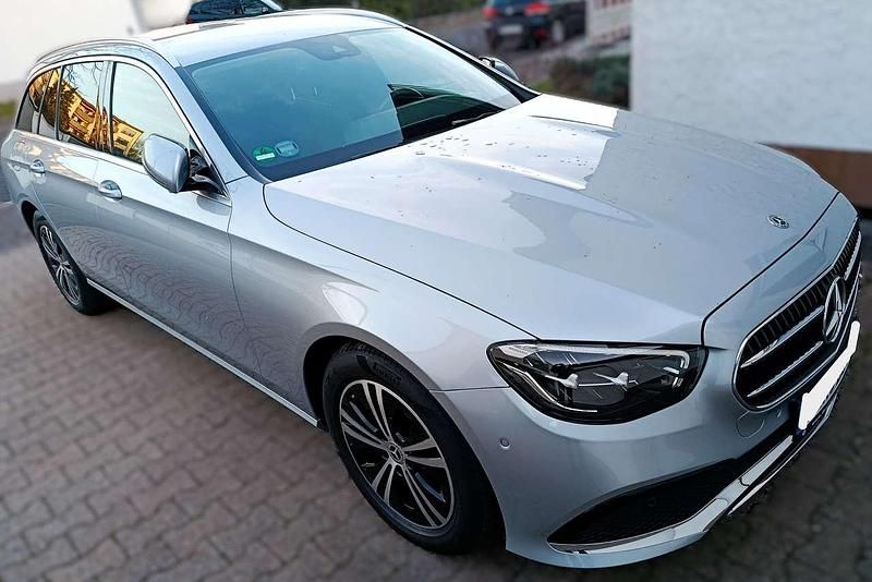 Gebraucht Mercedes E220 Avantgarde 194 PS (142 kW) 2021 Silber Kombi