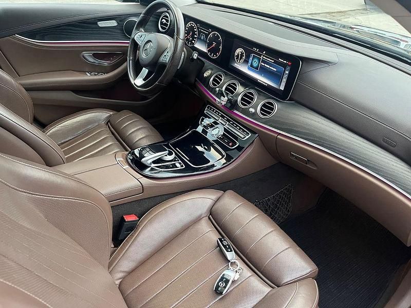 Gebraucht Mercedes E220 194 PS (142 kW) 2017 Schwarz Limousine