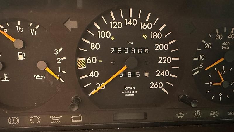 Second-hand Mercedes E320 220 CP (161 kW) 1993 Gri Coupe