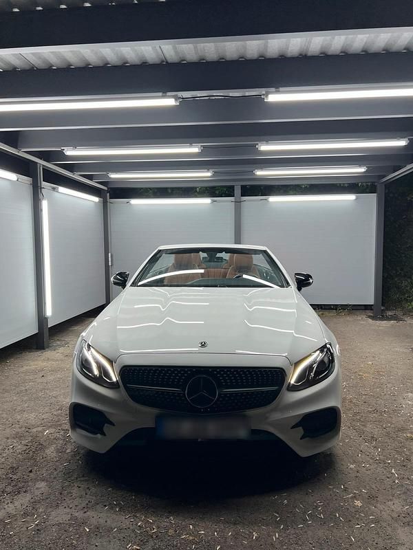 Weiß Gebraucht 2019 Mercedes E220 AMG line Cabrio | 34.999 € (Etwas zu teuer) - Bild 1/4