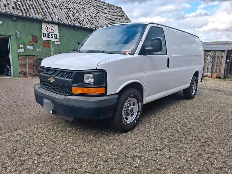 Second-hand Chevrolet 2500 2014 Alb Van