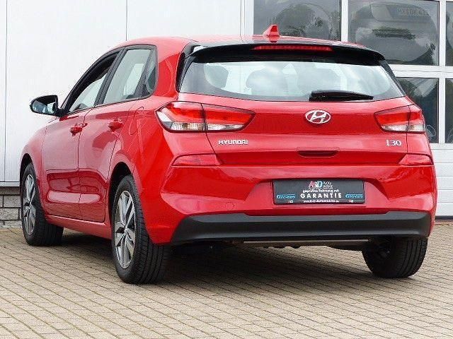 Gebraucht Hyundai i30 Trend 136 PS (100 kW) 2017 Rot Limousine