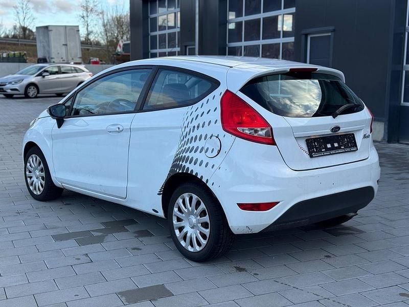 Gebraucht Ford Fiesta Trend 60 PS (44 kW) 2011 Weiß Kleinwagen