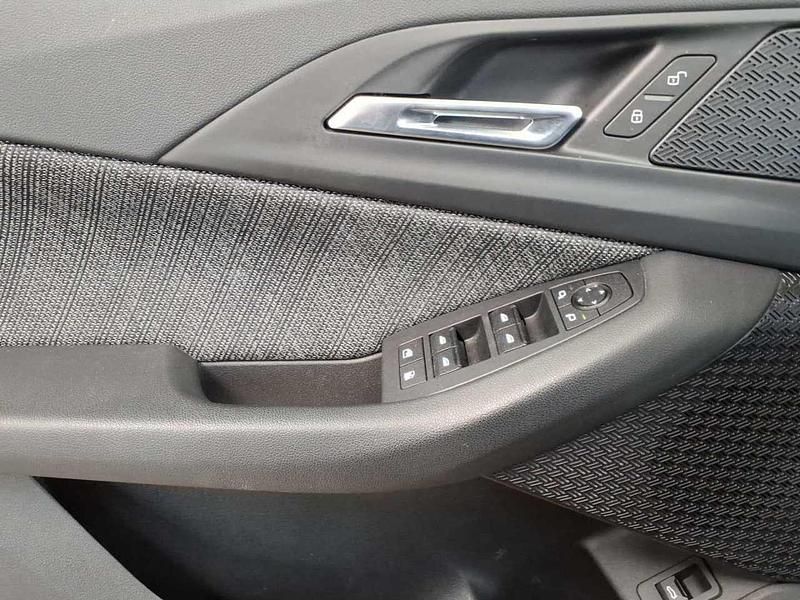 Gebraucht BMW 230e Active Tourer Performance 150 PS (110 kW) 2023 Schwarz uni Van / Kleinbus
