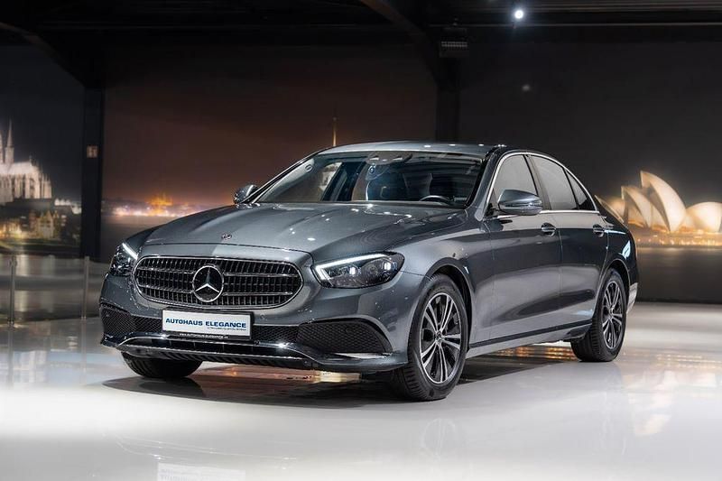 Grau Gebraucht 2020 Mercedes E300 Avantgarde Limousine | 35.980 € (Fairer Preis) - Bild 1/4