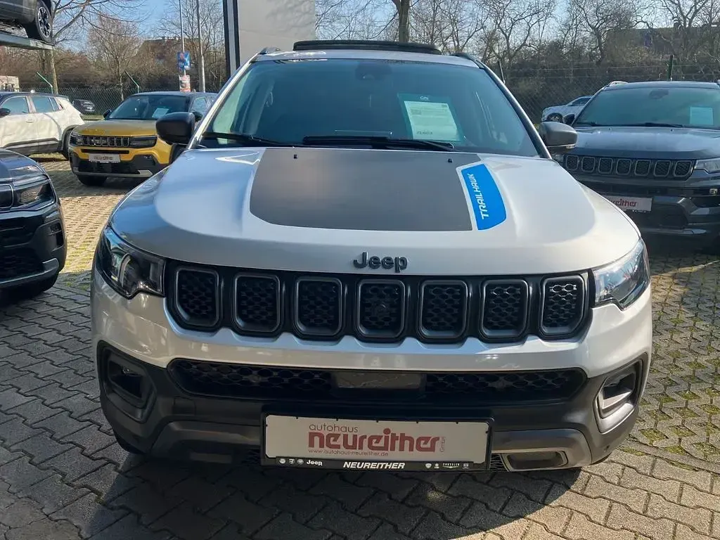 Gebraucht Jeep Compass Trailhawk 179 PS (131 kW) 2022 Silber SUV