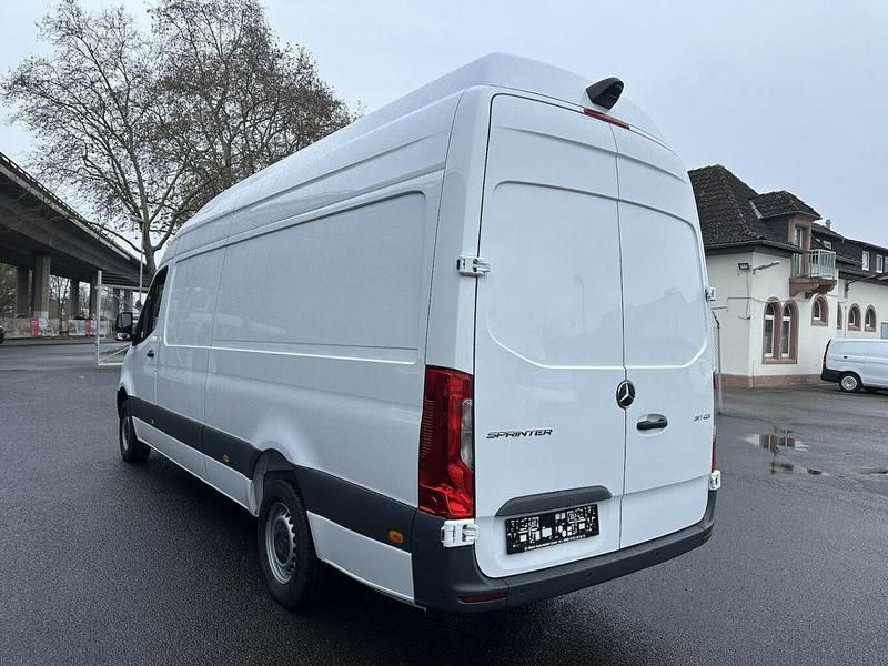 Używany Mercedes Sprinter 170 KM (125 kW) 2021 Biały Van