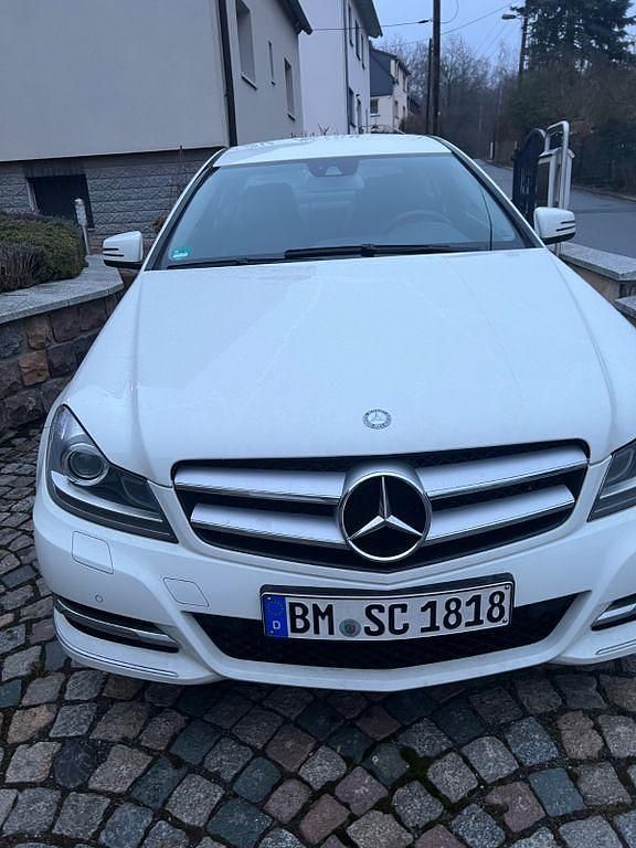 Gebraucht Mercedes C180 156 PS (114 kW) 2011 Weiß Coupé