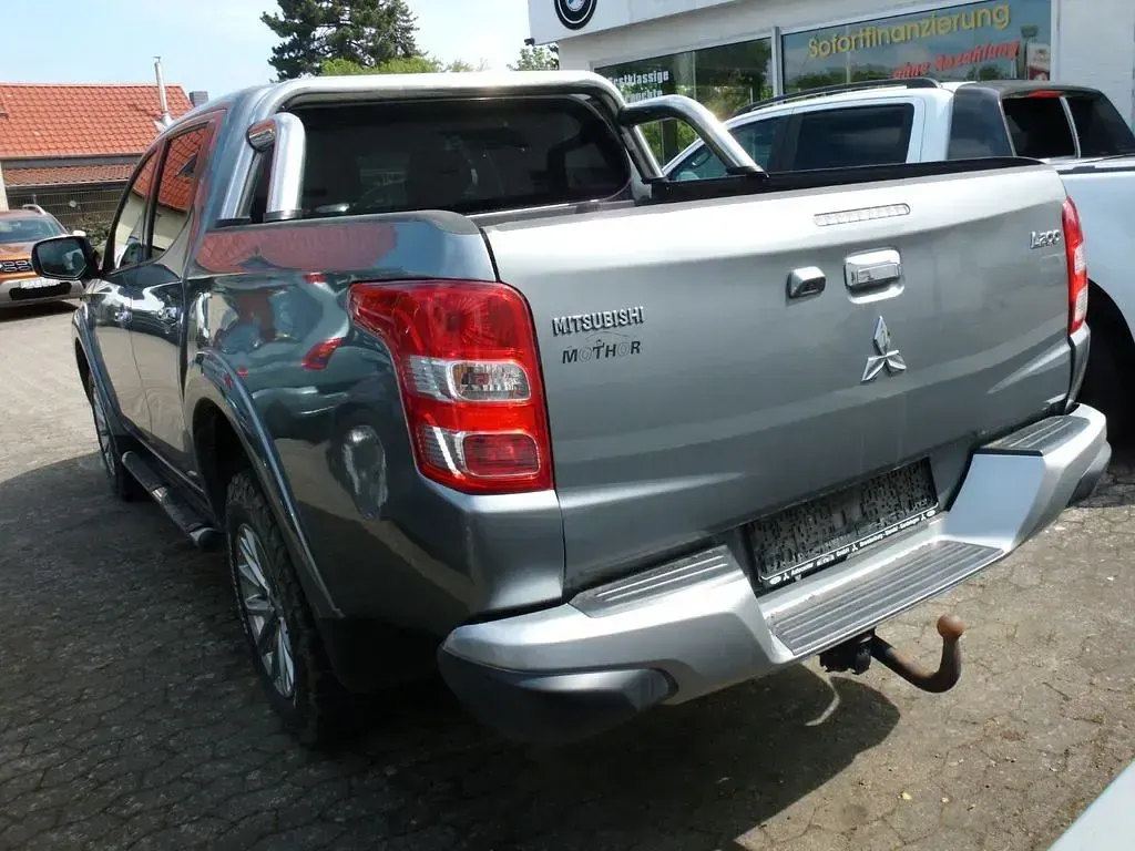 Gebraucht Mitsubishi L200 Top 181 PS (133 kW) 2016 Grau Pickup