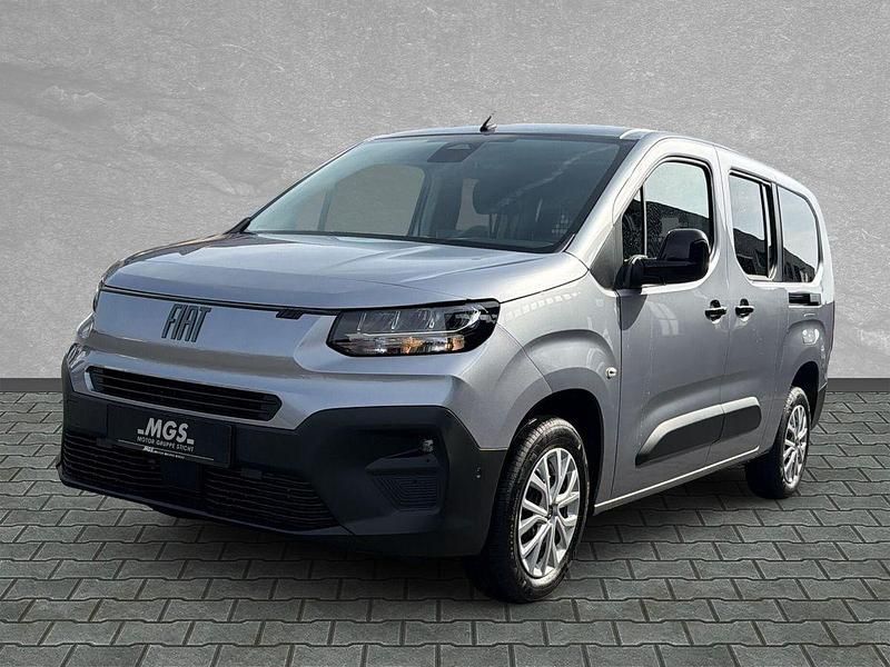 Neu Fiat Doblò 131 PS (96 kW) 2026 Maestro grau Van / Kleinbus